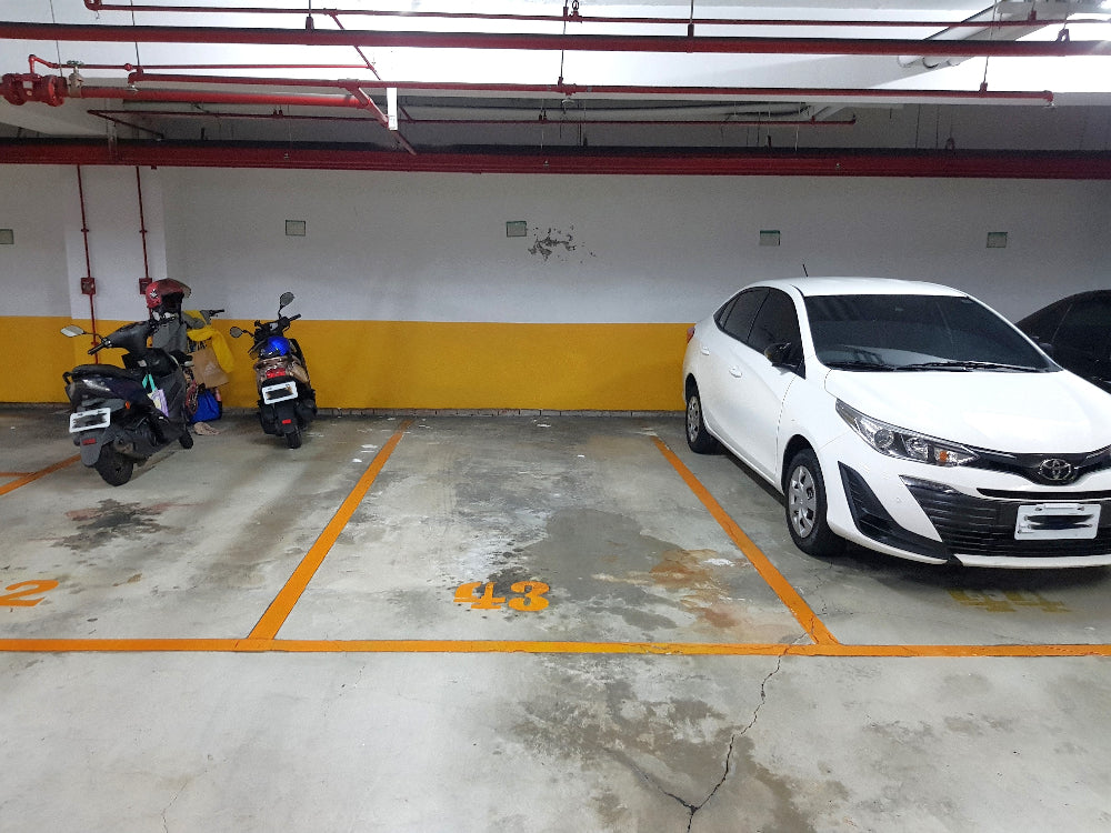淡水捷運站旁 室內 平面大車位 免押金
