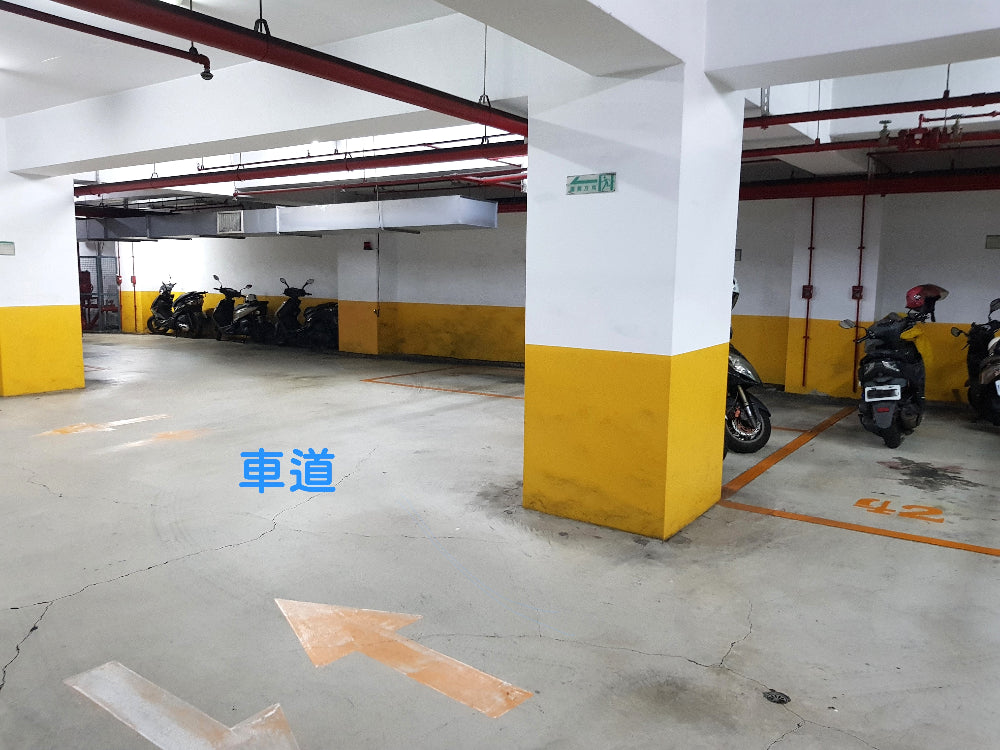 淡水捷運站旁 室內 平面大車位 免押金