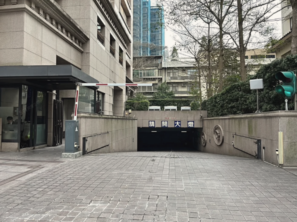 南京東路三段48巷36號B3平面停車位