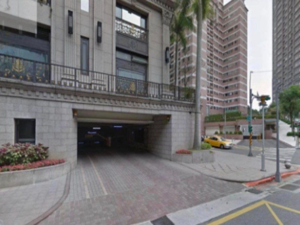 康寧國小旁坡平車位24小時管理,年繳享折扣!