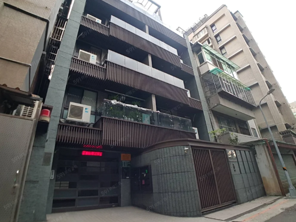 金華街休旅車位