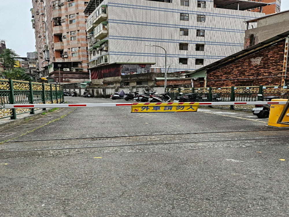 福祥路大潤發對面車位