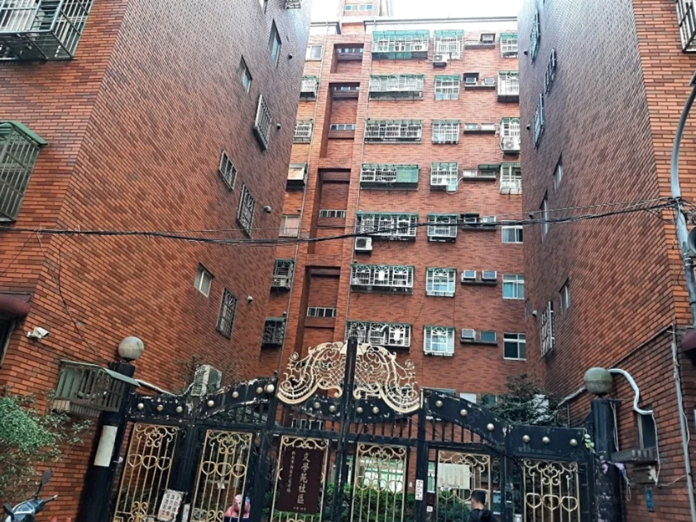 龍鳳公園旁全新機械車位