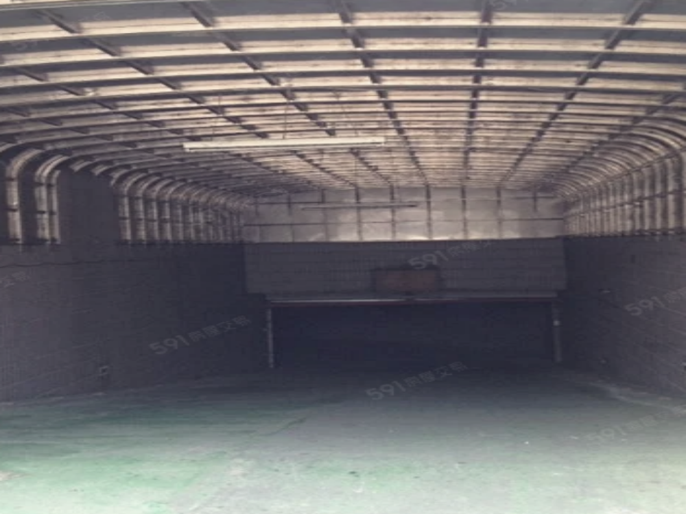 平面大車位出入車道很方便 - 停車市場