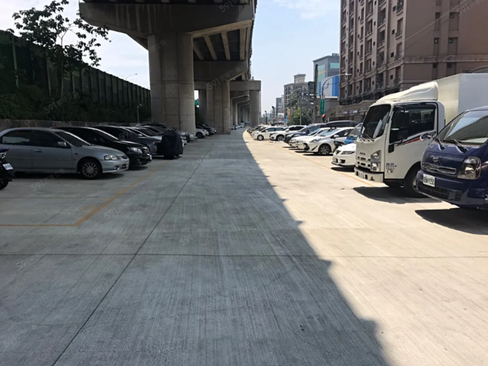修紳停車場車位出租中!