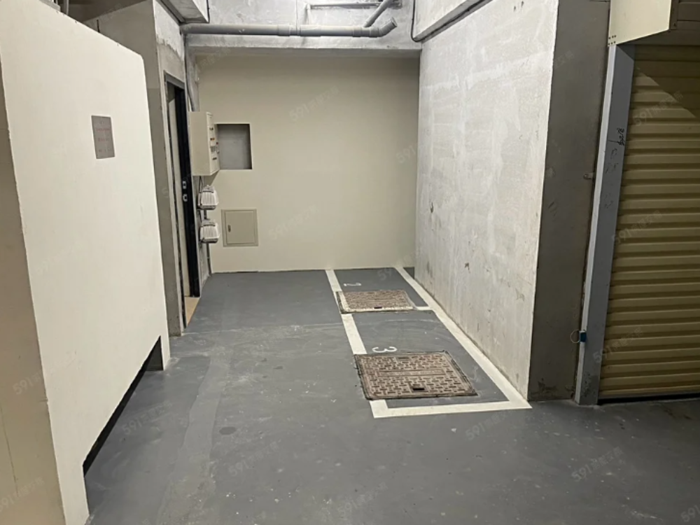 近樂華夜市~室內機車位可停重機