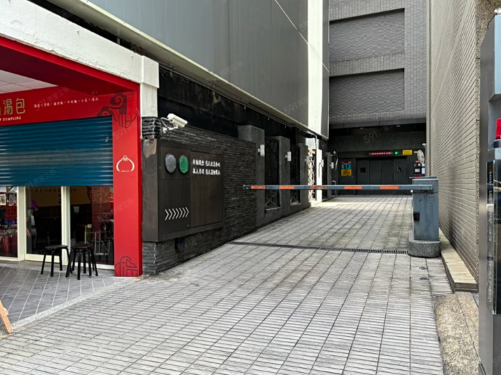 休旅車位!紀念堂璞趣