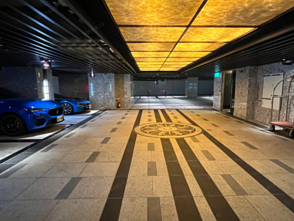 南京西路圓環坡道平面車位