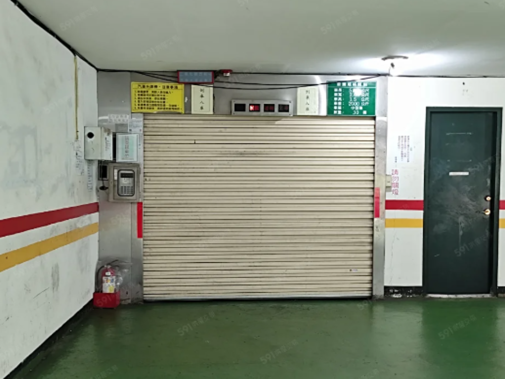 上海銀行後面巷子機械車位