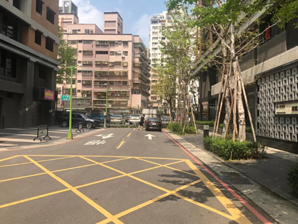 車位出租中坪路塔式休旅車可停