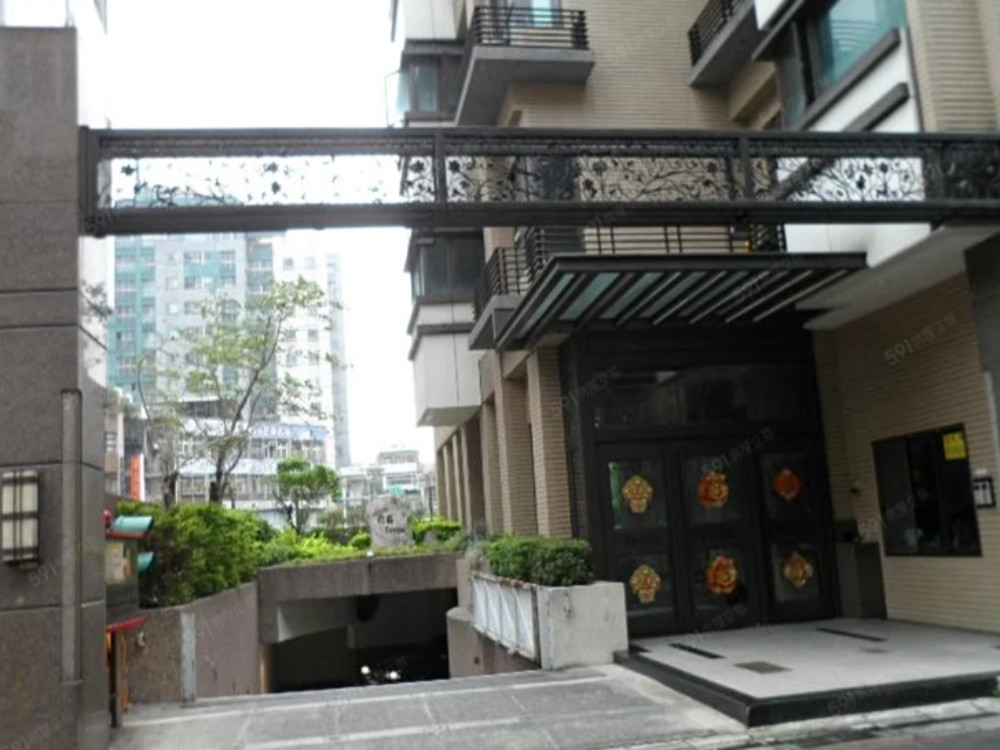 機械車位$3300+24H社區管理!