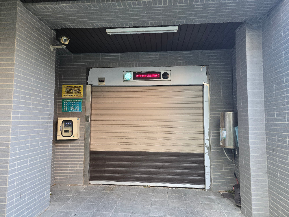 臨近板橋車站附近,塔式機械