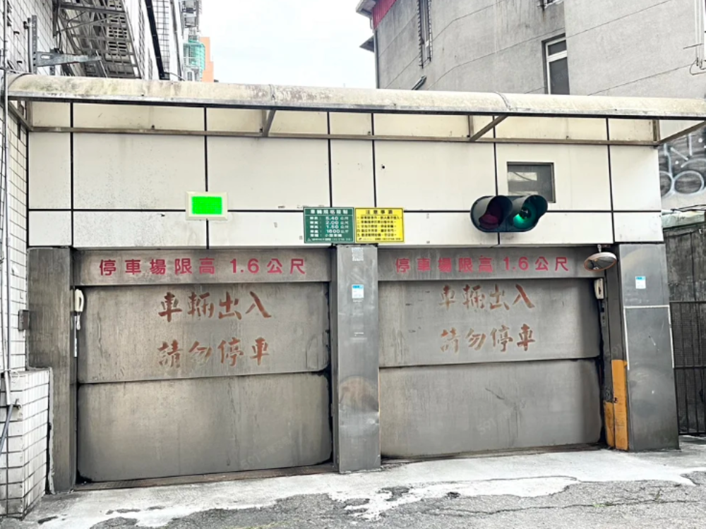 世貿國座地下機械車位