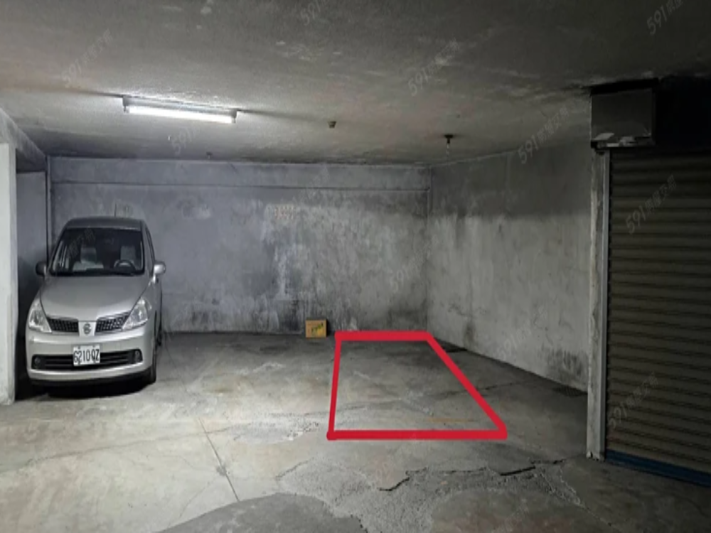 休旅車輕鬆停!大安區大型平面停車場👍