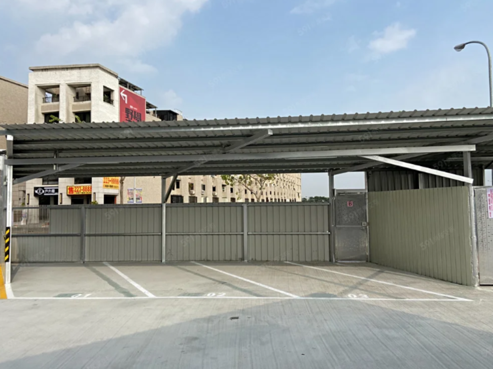 鳳祥國中旁,雨遮有監視器月租停車位