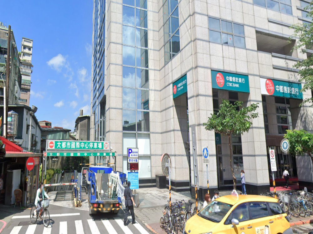 大都市國際中心大樓地下坡平出租【簽約月繳】 - 停車市場