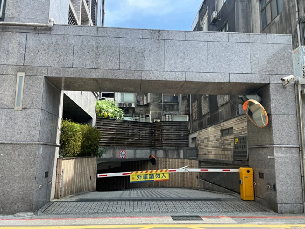 大安路仁愛A+坡道機械車位出租