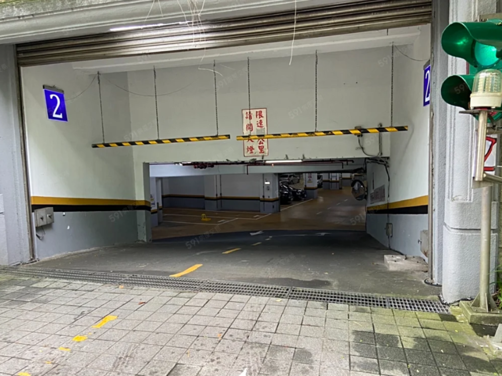 世界山莊車位(101個)/經紀人:黃銘仁 - 停車市場