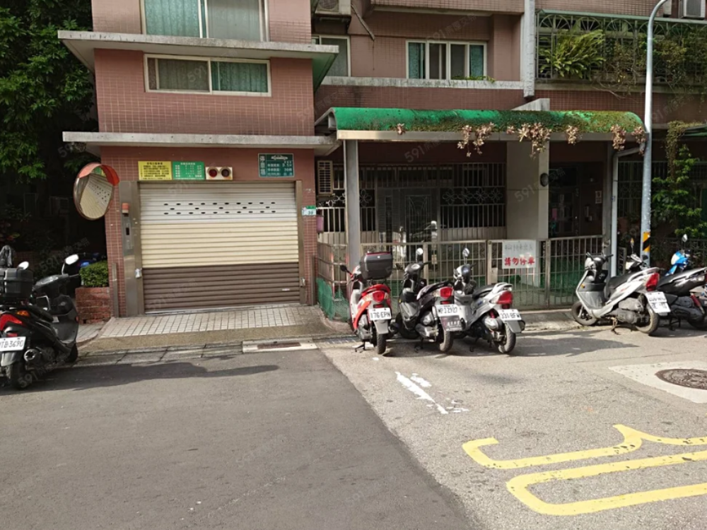 交通方便,臨近市場,自售 - 停車市場