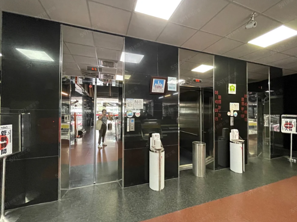 忠孝敦化名喬財金坡平停車位 - 停車市場