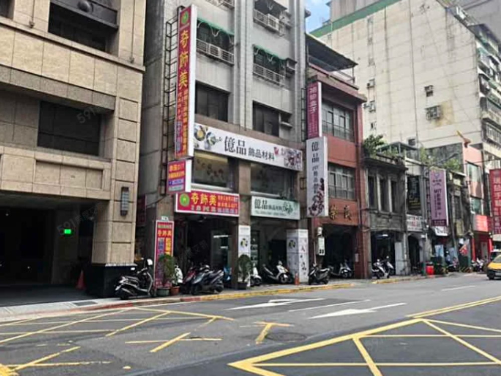 延平北路一段長安西路口近機捷北車後站