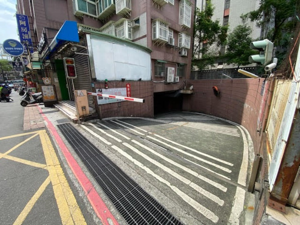 文化路一段社區坡機車位出租 - 停車市場