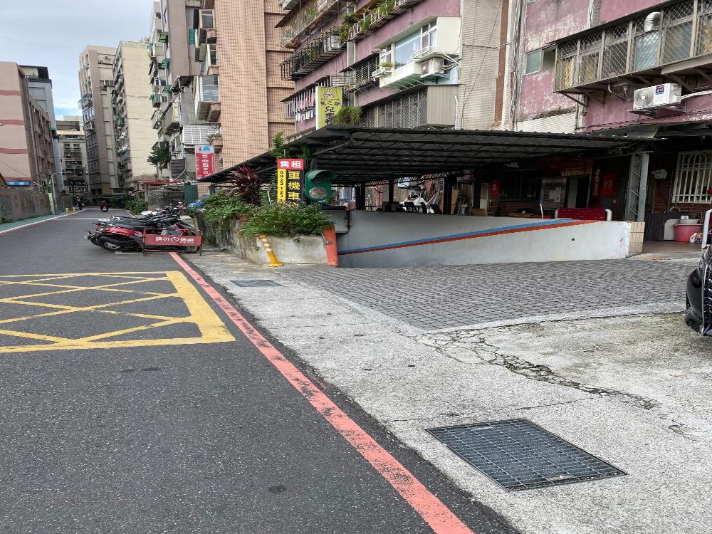 中山國小2分鐘,坡平重機車位