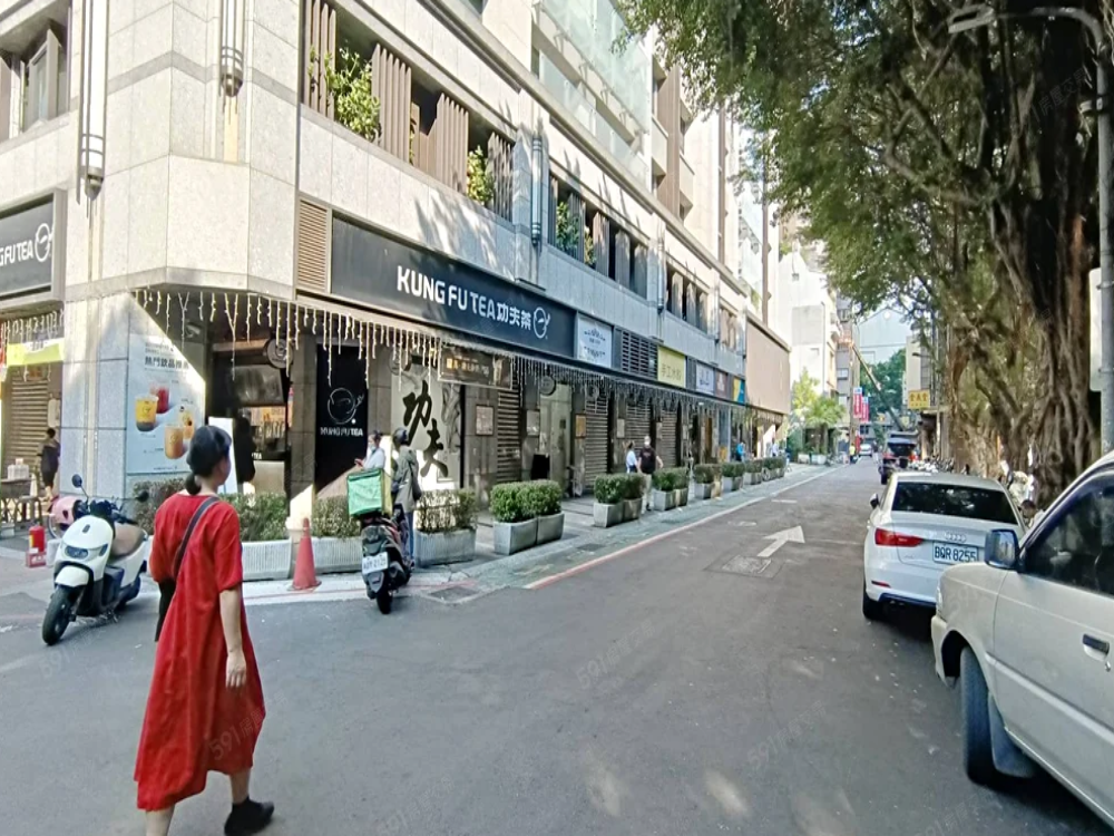 讚!讚!晴光商圈旁平面車位 - 停車市場