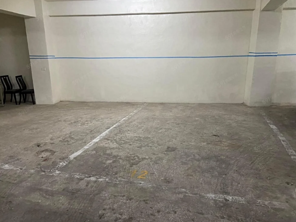 室內停車場24小時監控空間大環境好