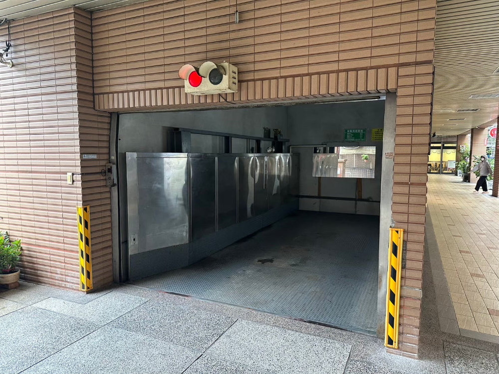 靠近新莊廟街夜市,機械式車位