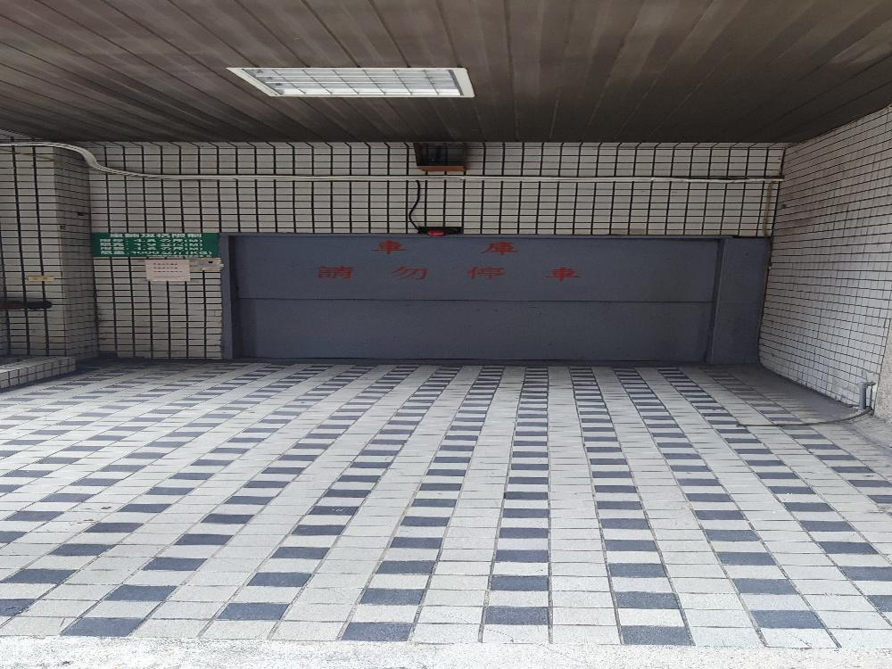 東門國小旁邊車位
