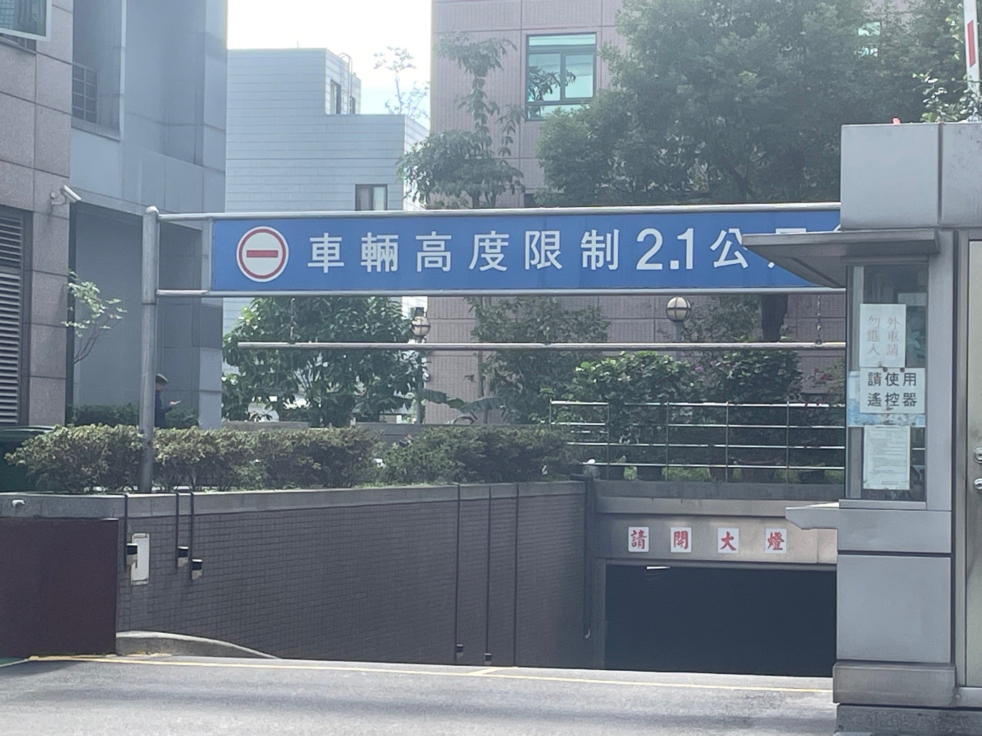 內科瑞光路/堤頂二段,近緯來電視和仁寶大樓,坡平大車位需季繳, 固定車位