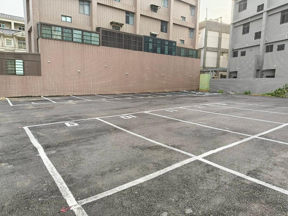 近桃園大溪仁美街 固定車位 休旅車可