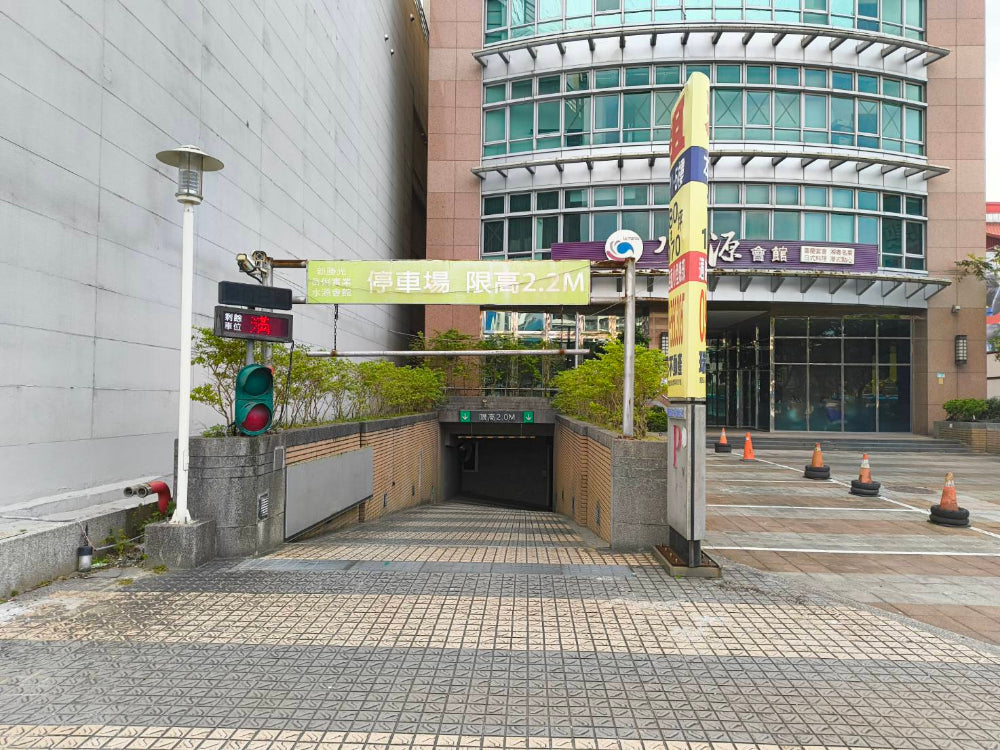 近內湖舊宗路一段 休旅車可