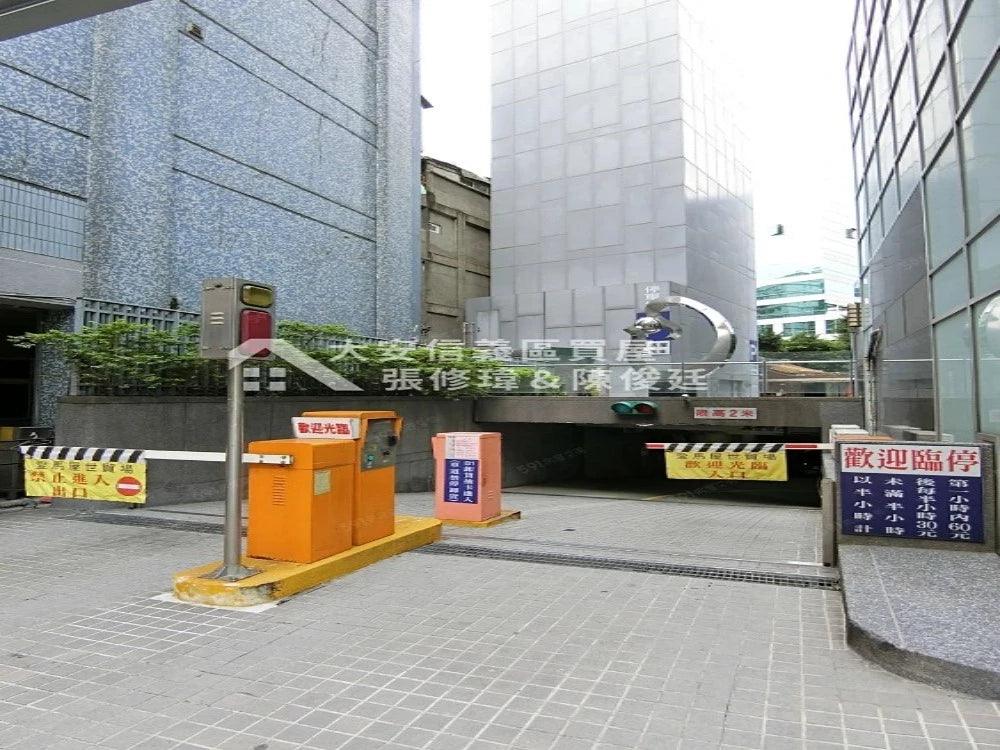 101世貿站#獨立空間坡道平面大車位 - 停車市場