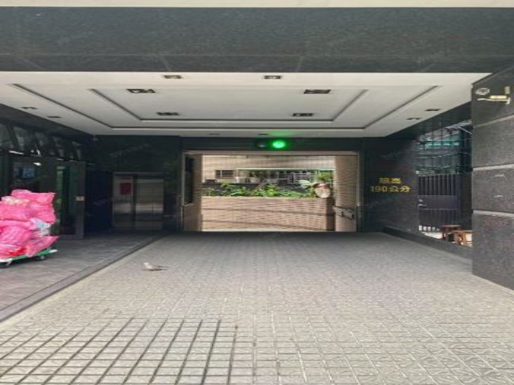 國慶路近亞東醫院坡平車位出租 - 停車市場