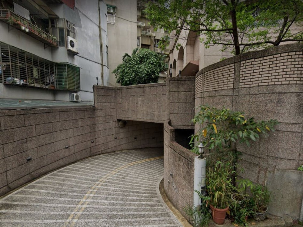 USPACE-萬隆站花木批發市場旁平面車位 - 停車市場