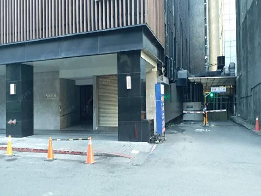 錢櫃中華店停車位 - 停車市場