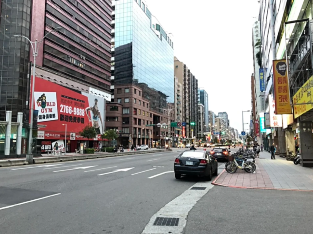 南京東路五段，捷運南京三民站，平面車位