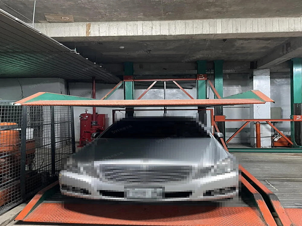 接近金山南路和金華街交會口，地下機械停車場