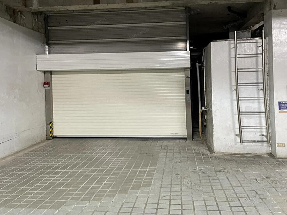 接近金山南路和金華街交會口，地下機械停車場