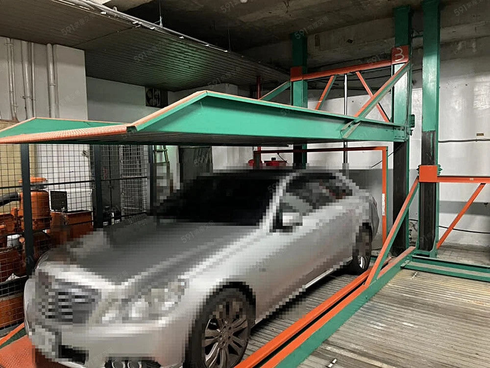 接近金山南路和金華街交會口，地下機械停車場