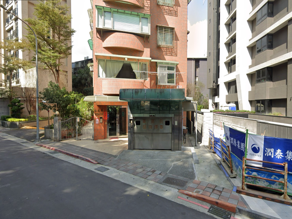 近富陽自然生態公園 機械式車位