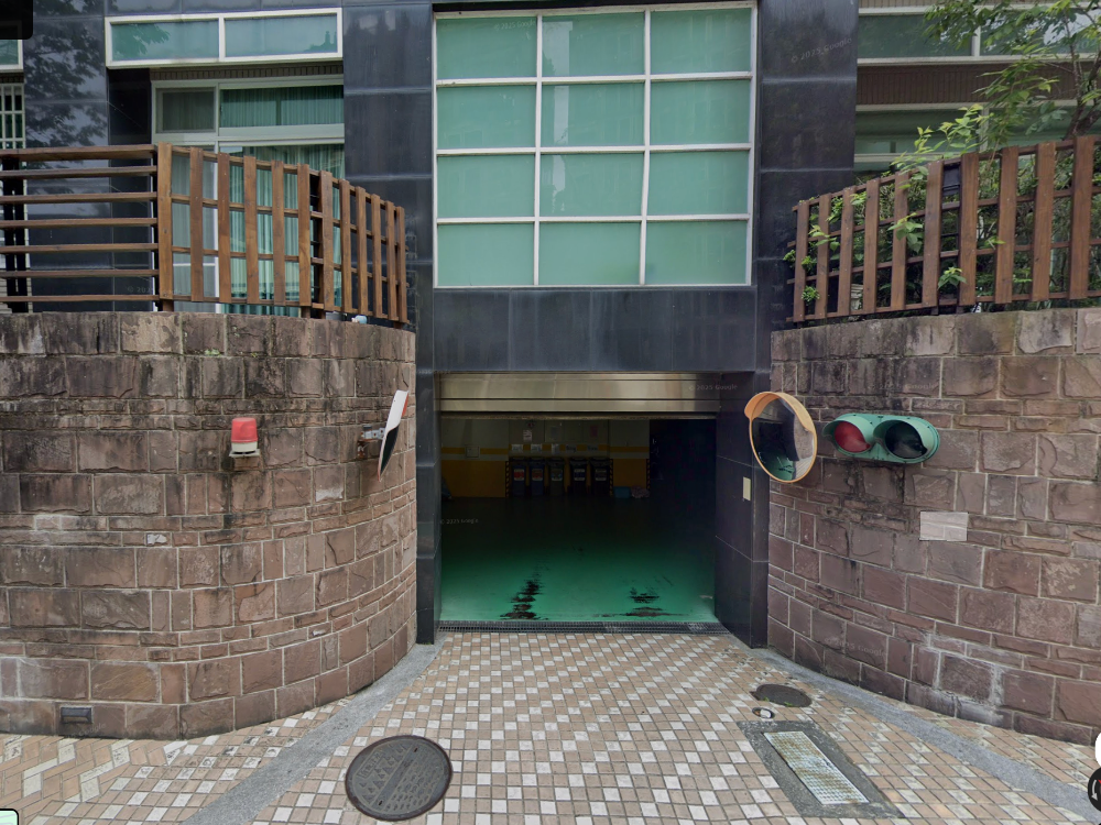 指南宮千階親山步道附近，機械平面車位