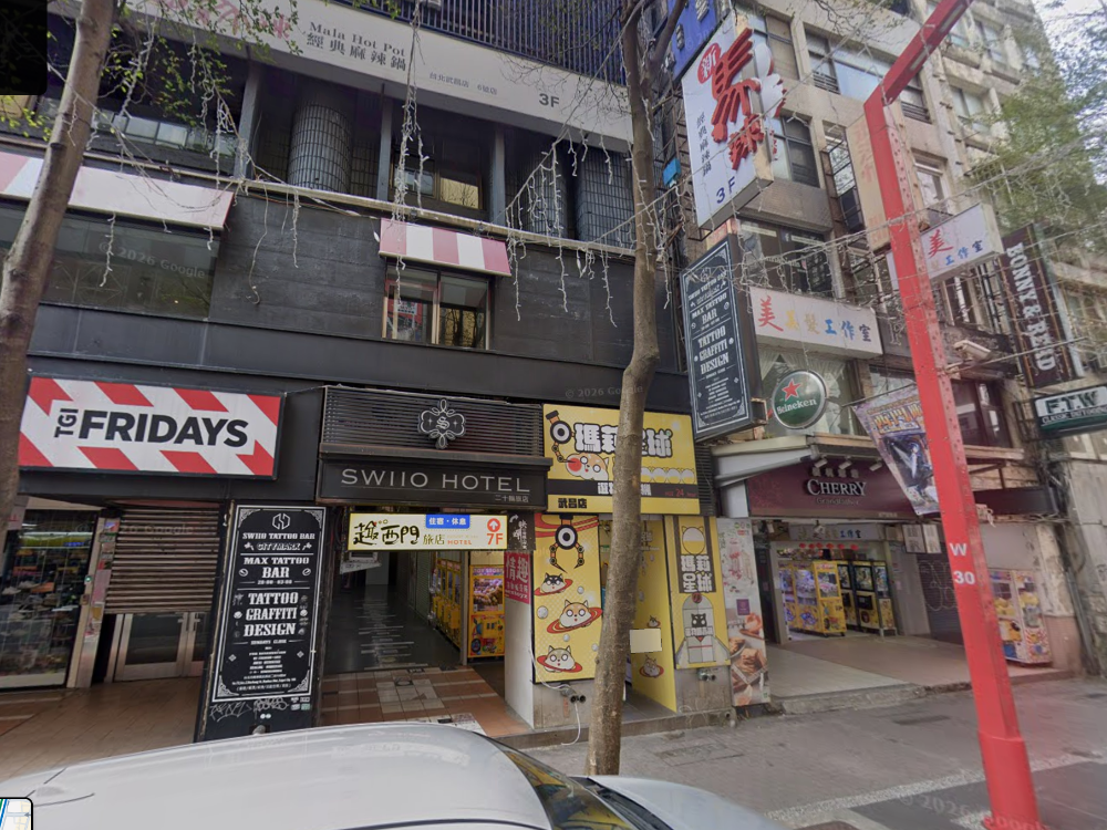 捷運西門站走路5分鐘，寬敞休旅車可停