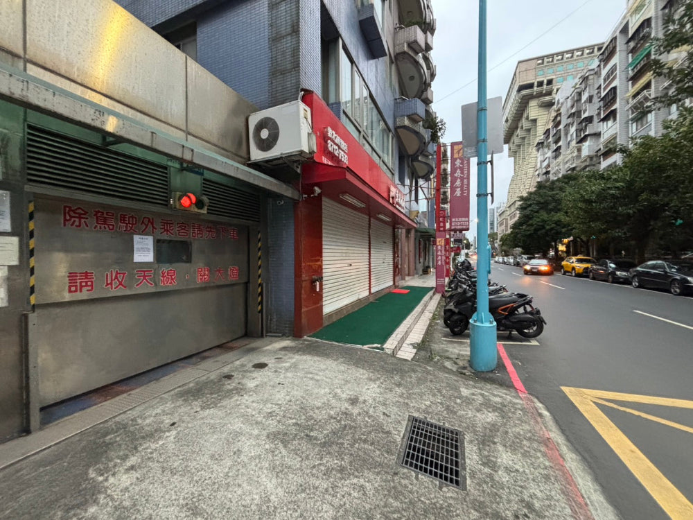 台北小巨蛋站走路5分鍾，機械式車位