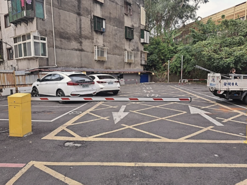 Lucky Parking-土城國際路平面停車場(另有季繳優惠)