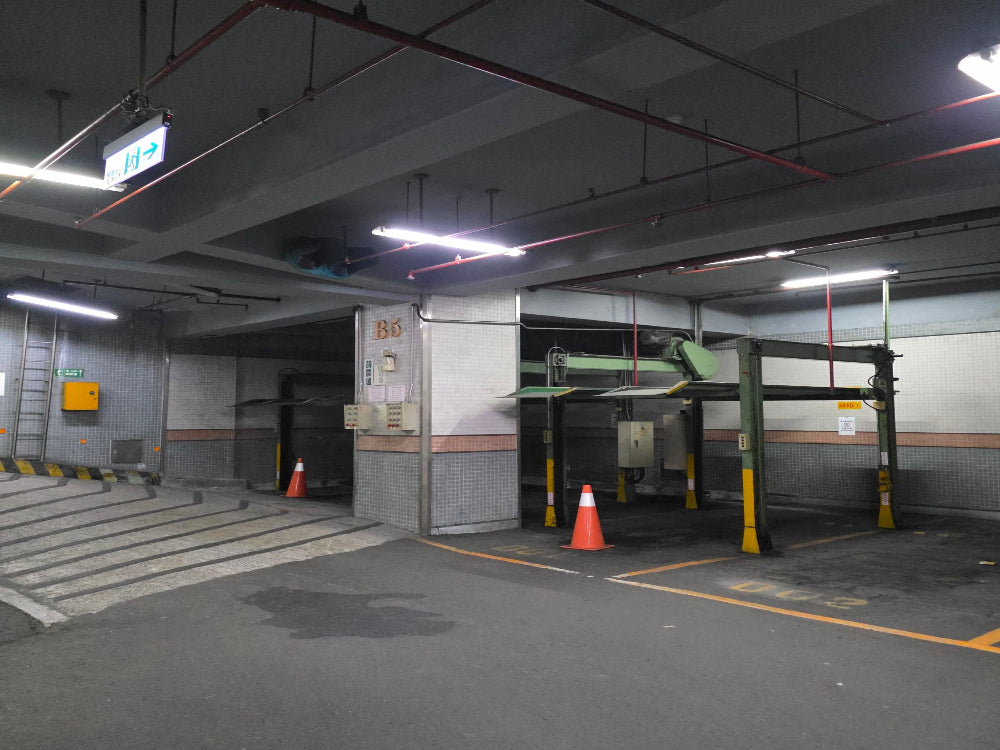 長安東路有管理商辦坡平車位，近中山女高