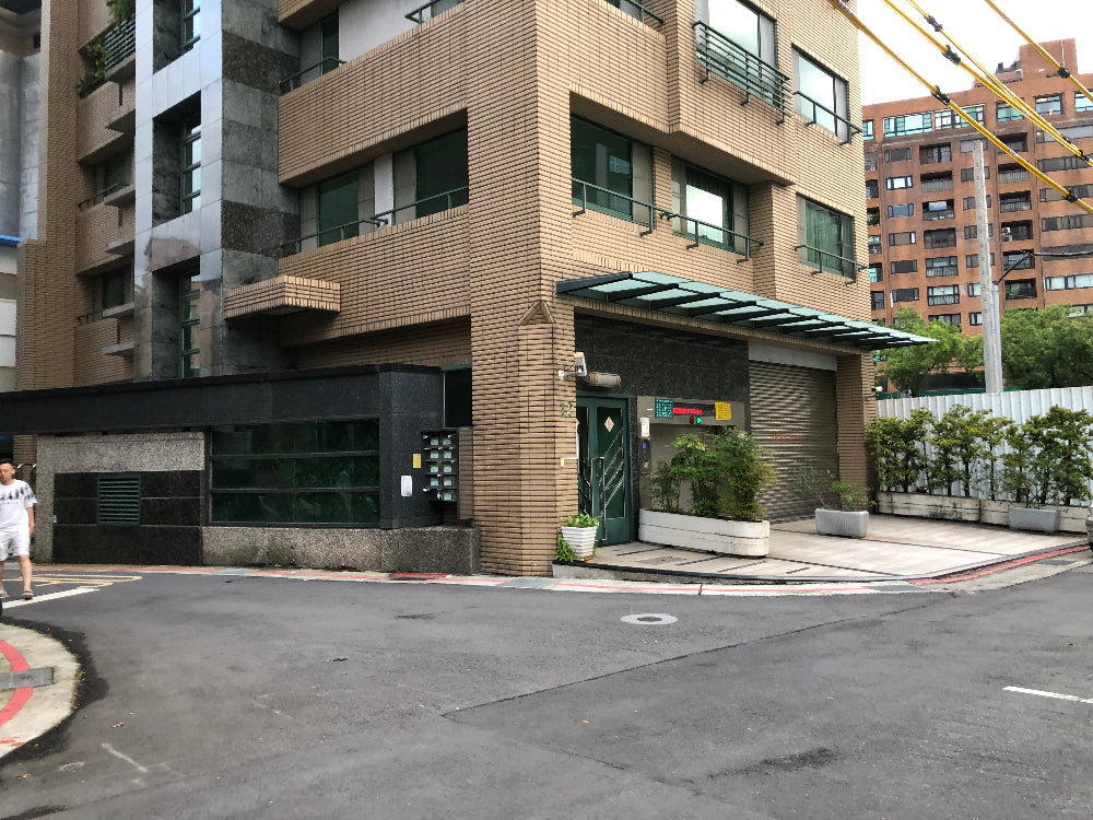 士林麥當勞旁，塔式機械車位