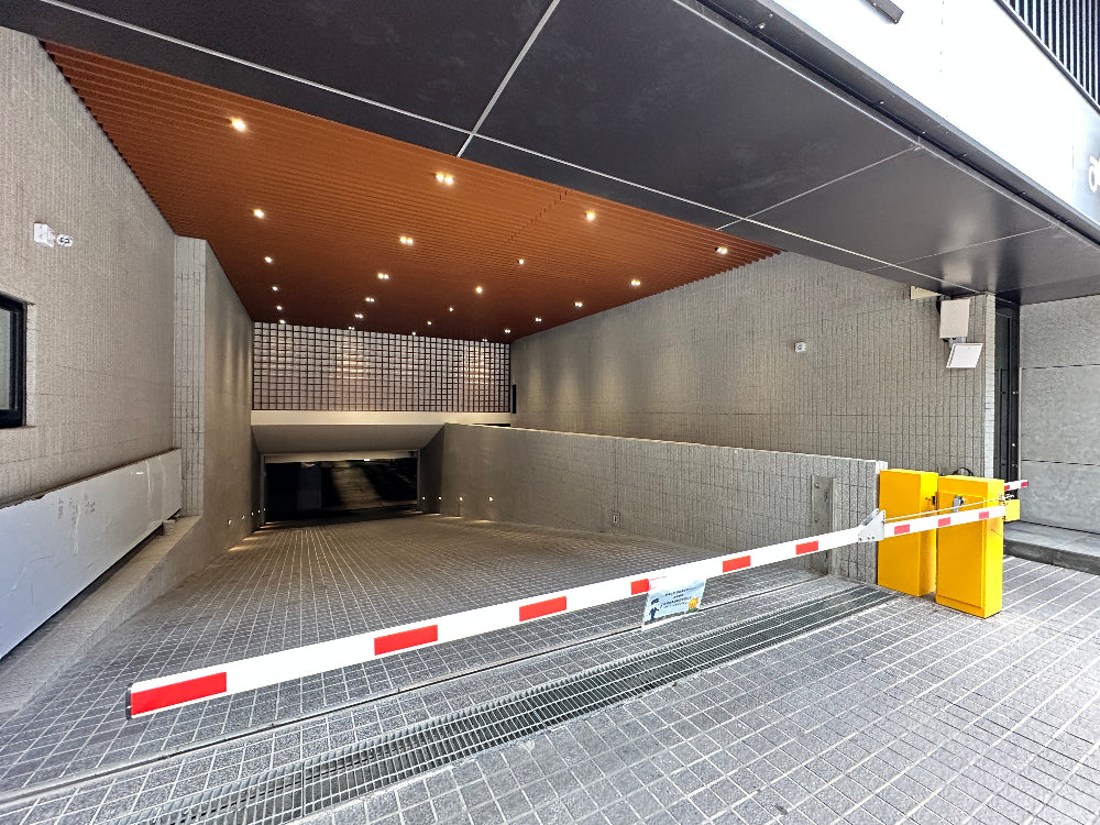🚗【樂華夜市旁室內車位月租3,500元】